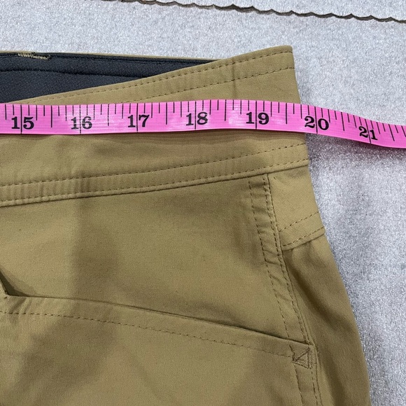 [40] Eddie Bauer Men's Guide Pro Cargo Shorts Beige Nylon Outdoor Hiking - Picture 9 of 11